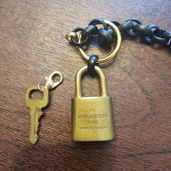 LOUIS VUITTON brass and blacker choker necklace. - Picture 10 of 11